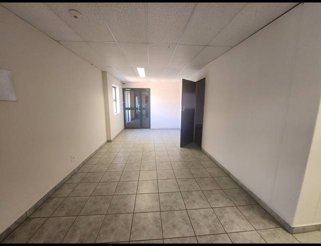 1,230M² OFFICE TO LET IN RANDJESPARK